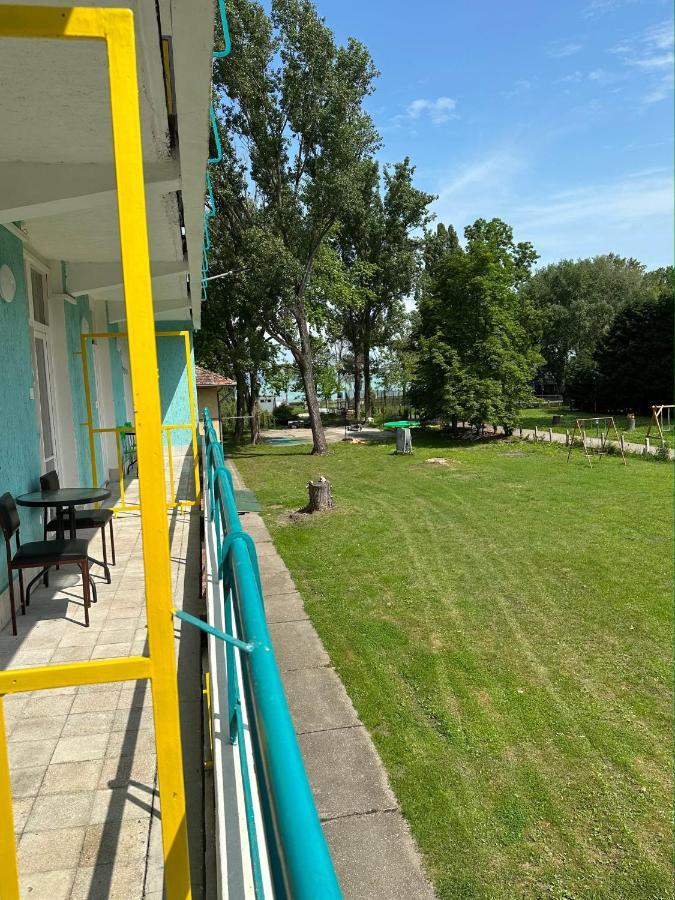 Lelle Beach Club Balatonlelle Buitenkant foto